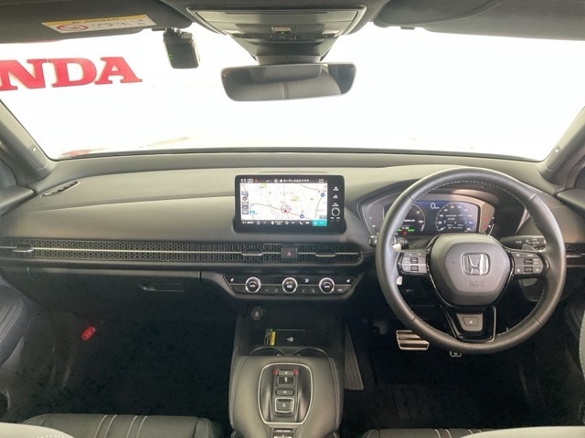 シンプルで落ち着いた空間を演出したモダンなインテリアです。