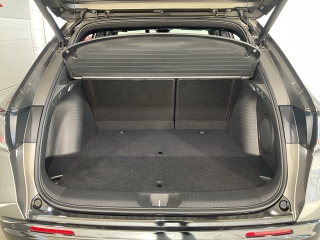 広い荷室は、買い物はもちろんレジャー・旅行でも充分なスペースがあります。