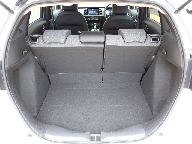 ◆定員乗車時のカーゴルームです。普段のお買い物の荷物やたくさんの収納が可能です。