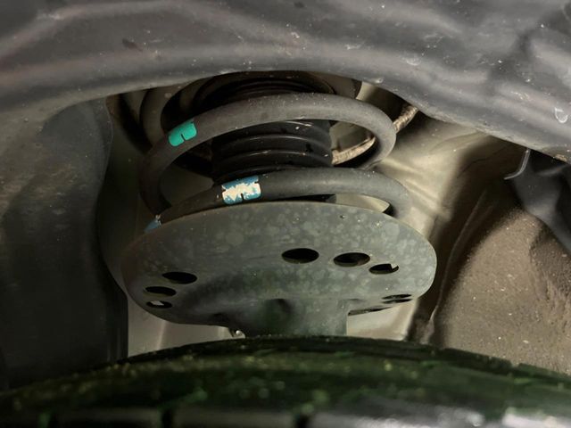 お車を安心してお乗りいただく為には、足回りの定期点検が欠かせません。サービスサポート（有償保証）では無料点検もご提供しており、安心のカーライフをお過ごしいただけるサポート体制が整っています。