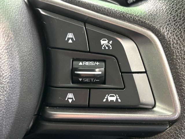 【全車速追従機能付クルーズコントロール】高速道路での長距離走行が楽に！！自動で速度を保つクルーズコントロールが、衝突軽減システムと連携し、前方の車両を感知して車間を保つように速度調節してくれます！！