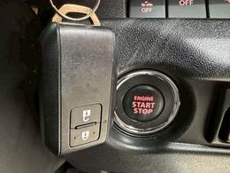 【スマートキー】車内へのアクセスやエンジン始動が楽々に行える今や必須アイテムのキー複製防止の「イモビライザー」まで備わっております。