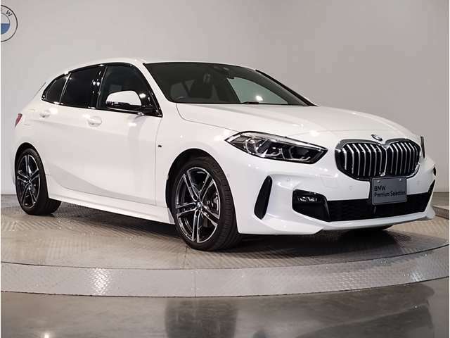【BMWの伝統-2】時代を超える美しさ。磨き抜かれたエアロダイナミクスが瞳を奪う。一目で伝わるスポーティーなプロポーションは、BMWの走行性能を生み出すのに欠かせない要因の一つです。