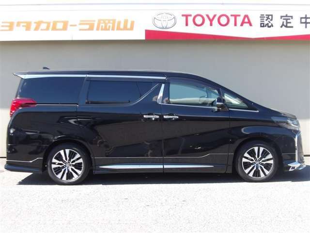 両側パワースライドドア付きだから、狭い駐車スペースなどでの 乗り降りラクラク！小さなお子さまのいるご家庭には嬉しい装備。