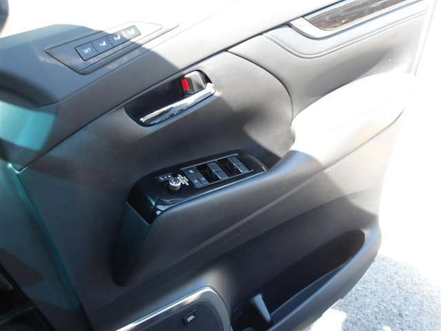 【クルマの状態を徹底検査して公開】中古車の総合評価や内外装の状態などをひと目で分かるよう、プロの検査員が実施した車両検査証明書をご用意しています。