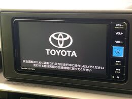 【純正ナビ】人気の純正ナビを装備しております。ナビの使いやすさはもちろん、オーディオ機能も充実！キャンプや旅行はもちろん、通勤や買い物など普段のドライブも楽しくなるはず♪