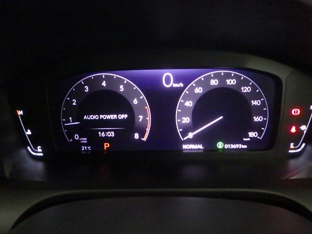 メーターも見易いレイアウトなので安心ドライブをサポートします☆