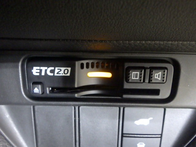 ETC付！高速道路の料金所はキャッシュレスで通過です！サービスエリア等にあるスマートインターの出入りも利用可能でとっても便利☆ご納車後すぐにお使い頂けるようセットアップしてのお渡しとなります。