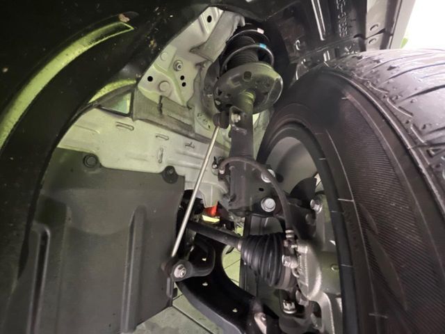 お車を安心してお乗りいただく為には、足回りの定期点検が欠かせません。サービスサポート（有償保証）では無料点検もご提供しており、安心のカーライフをお過ごしいただけるサポート体制が整っています。