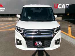 当店は諸費用も含めた総額表示を行っております。諸費用には車庫証明費用が含まれています。また、店舗納車を推奨しておりますので納車費用は含まれておりません。