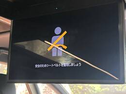 【フリップダウンモニター】大画面モニターで後席でもエンタメをお楽しみいただけます。小さなお子様にも大人気の装備です♪