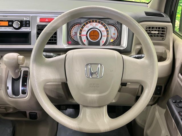 インテリアに合わせたデザインのステアリングは、運転される方のことも考え、運転しやすい形状、大きさです。是非一度、実際に触ってお確かめください。