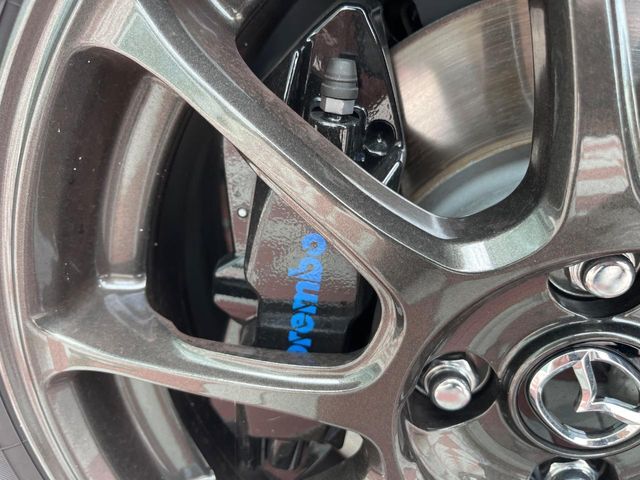 【Brembo製ブラックブレーキキャリパー】
