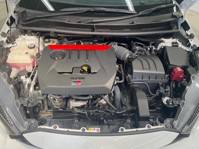 親切・丁寧な専門メカニックスタッフが応対！・車検・点検整備・事故等の修理などアフターサービスも安心。お車のカスタマイズもネクステージのサービススタッフまでご相談ください！
