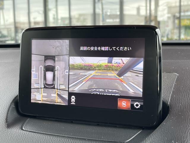 駐車時や、狭い道路のすり抜けなどで運転に不安を感じたことはありませんか？360°ビューモニター装備で上部から俯瞰した映像とバック画面により安全なカーライフを提供します。