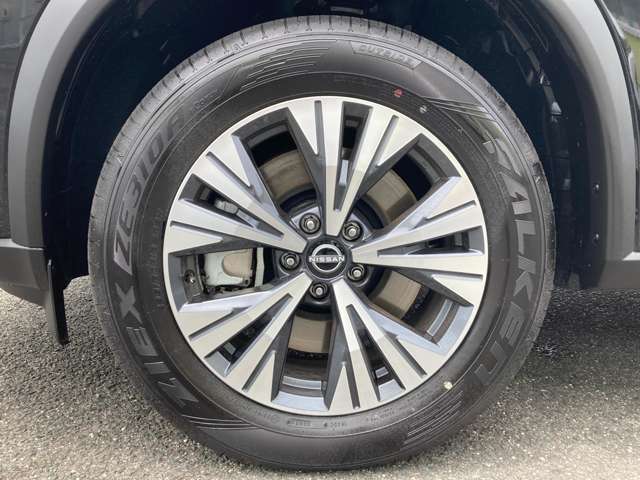 お車に合ったデザインのホイールになっています！スタイリッシュでカッコいいです！