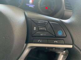 カギをささなくても、ブレーキを踏みながらボタンを押すだけで簡単にエンジンスタート！