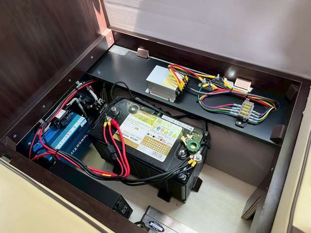 サブバッテリー　走行充電　外部充電・電源　350Wインバーター