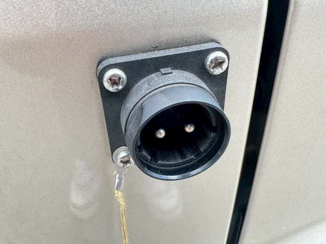 外部電源取り口