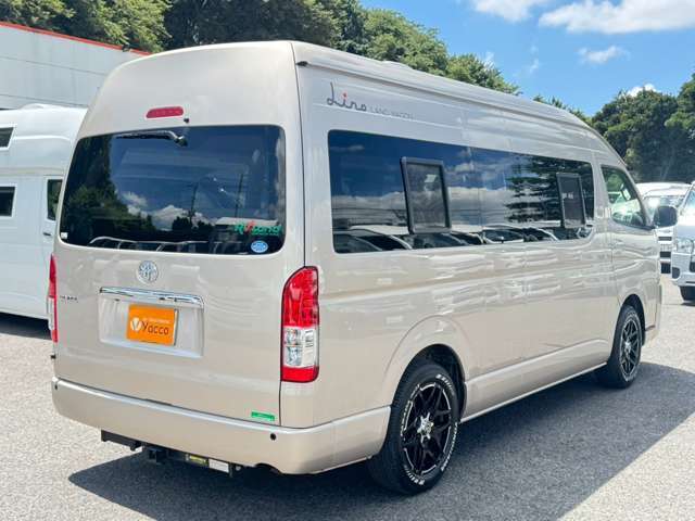 サブバッテリー　走行充電　外部充電・電源　電圧計　350Wインバーター　シンク　冷蔵庫　マックスファン　メインサブ切替スイッチ　LED照明　テーブル　カーテン　網戸