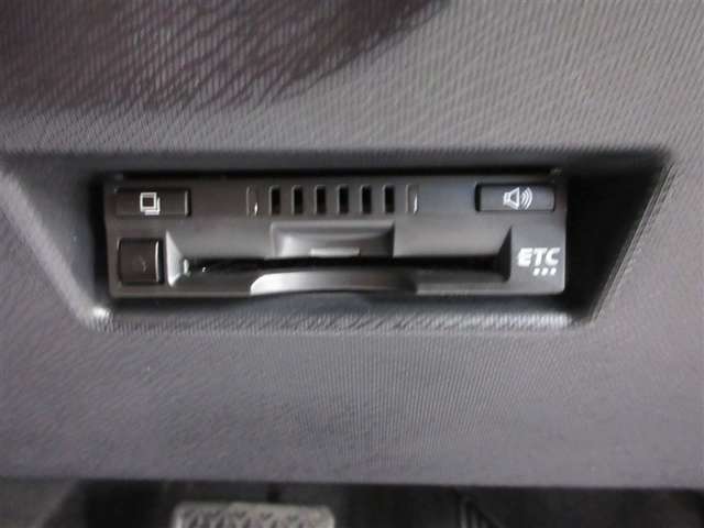 ETC車載器付きです。高速道路の料金所もスムーズに通過できます。