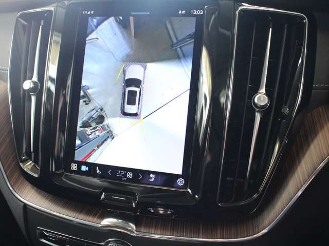 更に360°ビュー表示も可能です　車を上から見下ろしたように車外を確認できるため、一切の死角がない状態で駐車が可能です