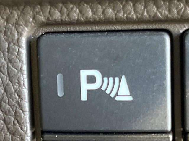 【コーナーセンサー】バンパーに付いたセンサーが障害物を検知！一定の距離に近づくとアラートで教えてくれます♪狭い駐車スペースや車庫入れ時も安心ですね☆