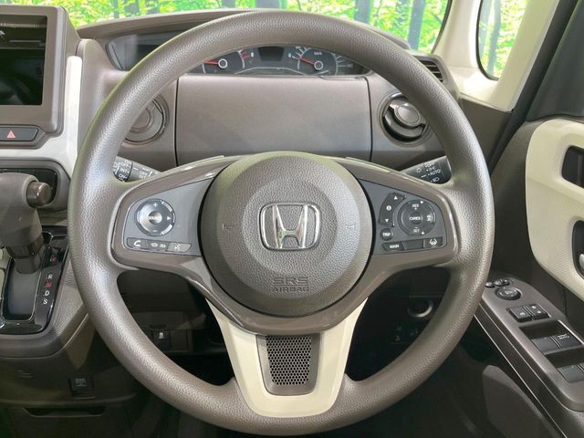 ステアリングも使用感が少なく、きれいな状態となっております♪