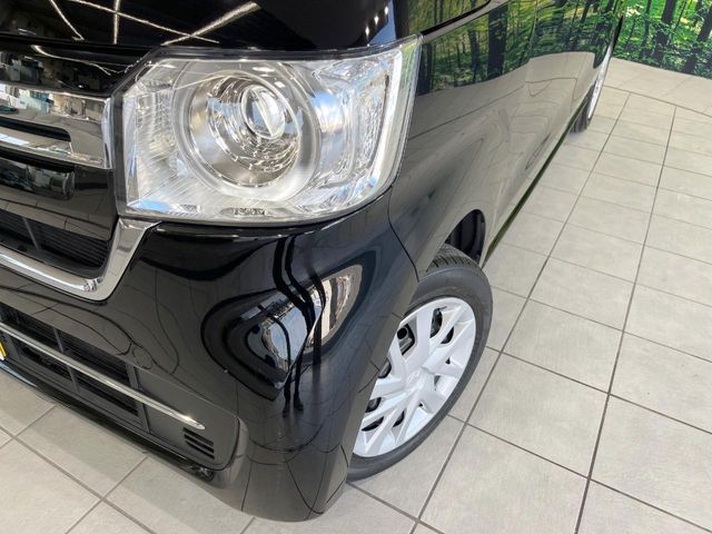 【LEDヘッドライト】悪天候や夜間走行時も良好な視界を確保し安心して運転できる高輝度LEDヘッドライトを装備！点灯速度が早く、消費電力も抑えられています。