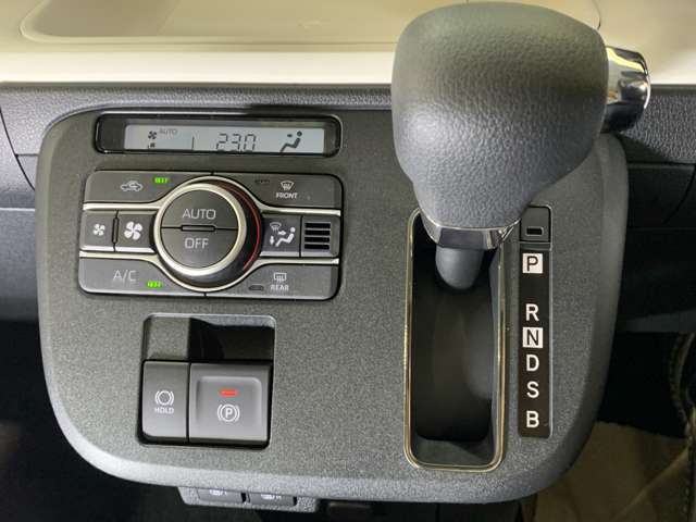 【総在庫500台】届出・登録済未使用車から中古車まで豊富なラインナップを展示中！たくさんの展示車を見て・触れて・試乗してお選び頂けます♪カーセンサー掲載車両以外にも展示しております。