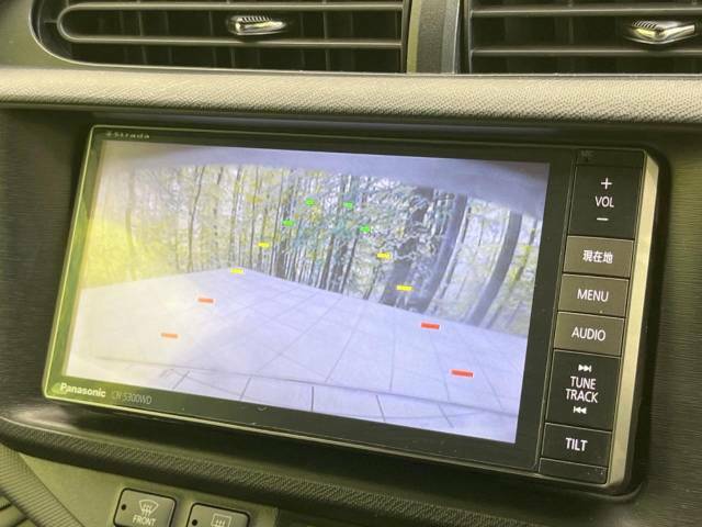 【バックカメラ】駐車時に後方がリアルタイム映像で確認できます。大型商業施設や立体駐車場での駐車時や、夜間のバック時に大活躍！運転スキルに関わらず、今や必須となった装備のひとつです！