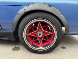 右側フロントホイールのアップになります。