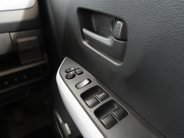パワーウィンドウのスイッチですよ。　運転席に居ながら窓を開け閉めのコントロールできますよ。