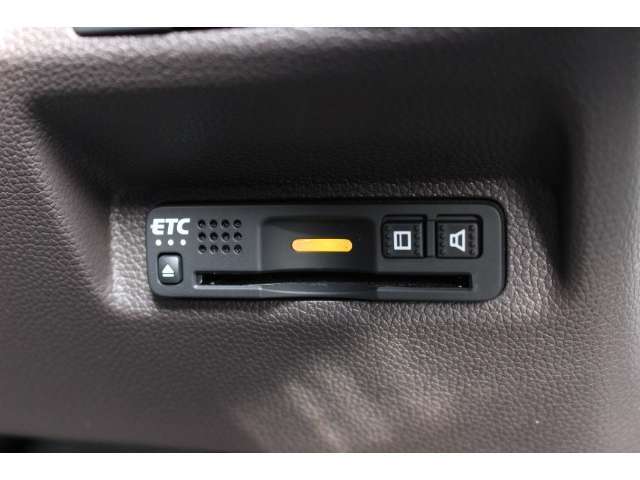 もちろんETC付きでビルトインタイプを装備！見た目もスマート♪高速道路の料金所も楽々通過♪