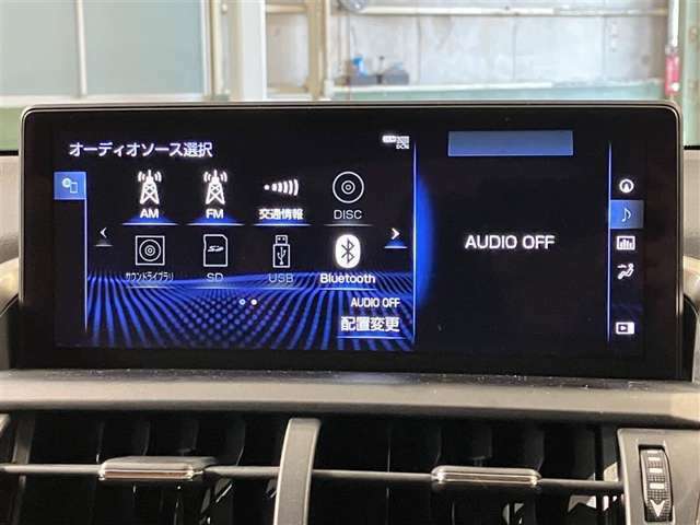 Bluetooth接続可能ですので、お持ちのスマホの音楽をナビで聴くこともできます♪（ご使用の端末によっては接続できないものもあるかもしれませんのでご了承ください）