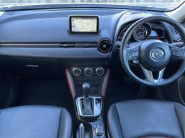 【　オ【インパネ全体】全方位で視界が広く、高い目線で運転もしやすいです！ートエアコン　】車内温度を感知して自動で温度調整をしてくれるのでいつでも快適な車内空間を創り上げます！