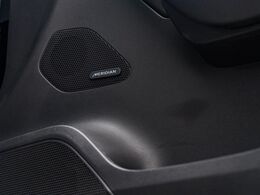 MERIDIANは英国のプレミアムオーディオブランドです。重低音から高音域までしっかりと再現でき、コンサートのような臨場感溢れる音響空間を実現します。どうぞ店頭にてご体感ください。