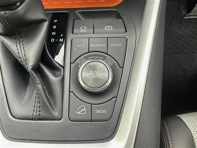 【運転席操作部】快適なドライブを楽しむための機能が装備されています！運転席から触れるので、使いやすいです！除菌プランいれていただくと、さらに清潔で安心していただけます！