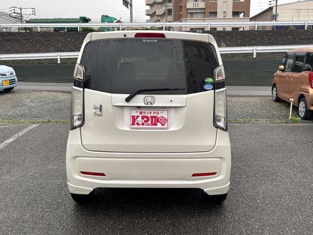 エンジンオイル交換、オイルエレメント、ワイパーブレード交換、バッテリー新品交換は無条件で全車新品に交換してのお渡しです。