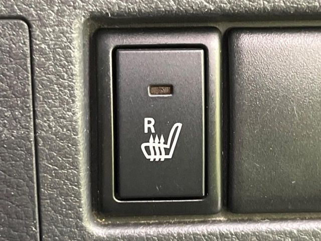 【シートヒーター】寒い日に重宝するシートヒーター！エアコンより早く温まってくれるので寒がりの人も安心ですね♪エアコンの温風は乾燥するから苦手、という方にもをおすすめです。