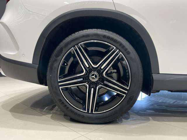 車両は屋内展示しておりますので天候に関係なくごゆっくりコンディションご確認頂けます。車両を倉庫へ保管している場合が御座いますのでご来店前に在庫確認頂けると幸いです。TEL072-784-8800