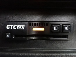 デザインスッキリのビルトイン『ETC』！高速道路の特典はもちろん、キャッシュレスなので料金所では徐行するだけで通過可能です！