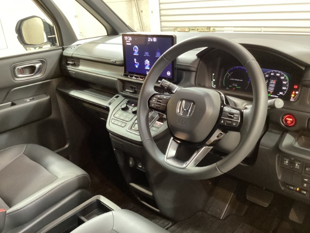 ディーラー整備士による納車前整備とアフターサービスは当店でお求めいただくのメリットのひとつです。