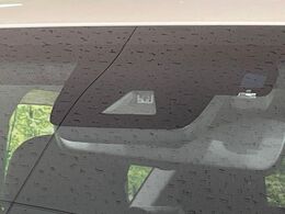 【トヨタセーフティセンス】走行中に前方の車両等を認識し、衝突しそうな時は警報とブレーキで衝突回避と被害軽減をアシスト。より安全にドライブをお楽しみいただけます。