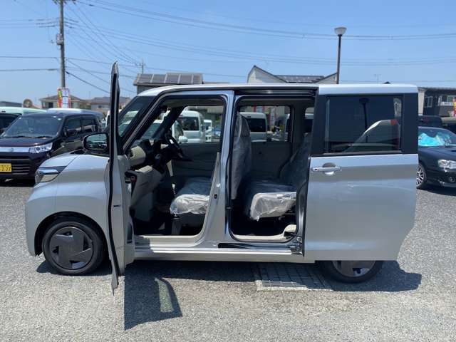☆当店商品の特徴☆　登録がされているお車で走行距離は10キロほどで誰も乗っていない車です！展示車はキズが付いてしまう場合もあるので直接ご確認くださいませ。