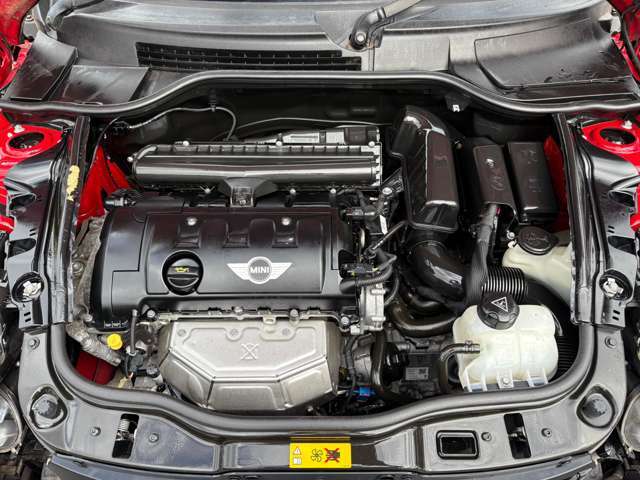 記録簿11枚(R7.6.5.4.3.2.1.H30.29.27.26年)♪エンジンルームは当店にてクリーニング済み♪タイミングチェーン採用ですので交換の心配もございません♪