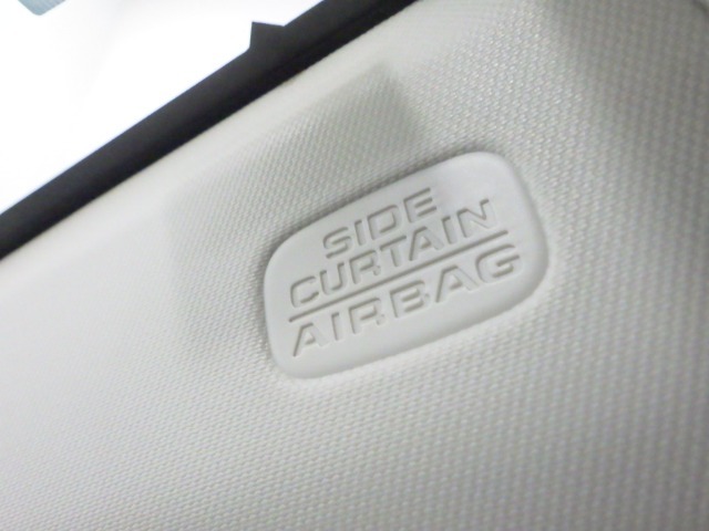 車両側面からの安全性も高めてくれる、安心装備のサイドカーテンエアバックシステムです◎