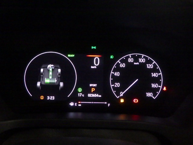 メーターも見易いレイアウトなので安心ドライブをサポートします☆