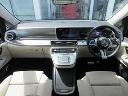 インテリアカラー：ベージュ　ルーフライナー：ポーセレン（MICROCUT）