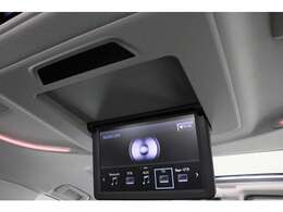 フリップダウンモニター付き！2列目、3列目の人も快適！